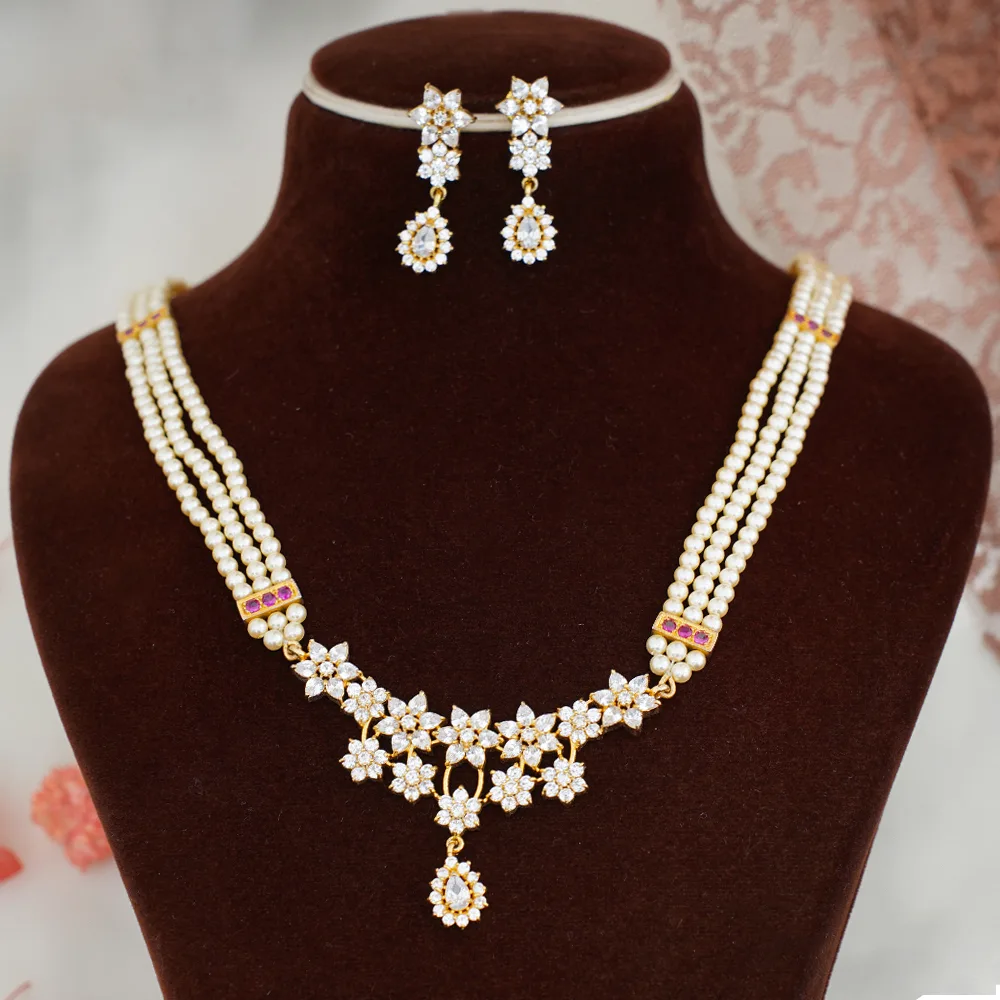 Moti Tanmani Necklace Set with Floral White Stones