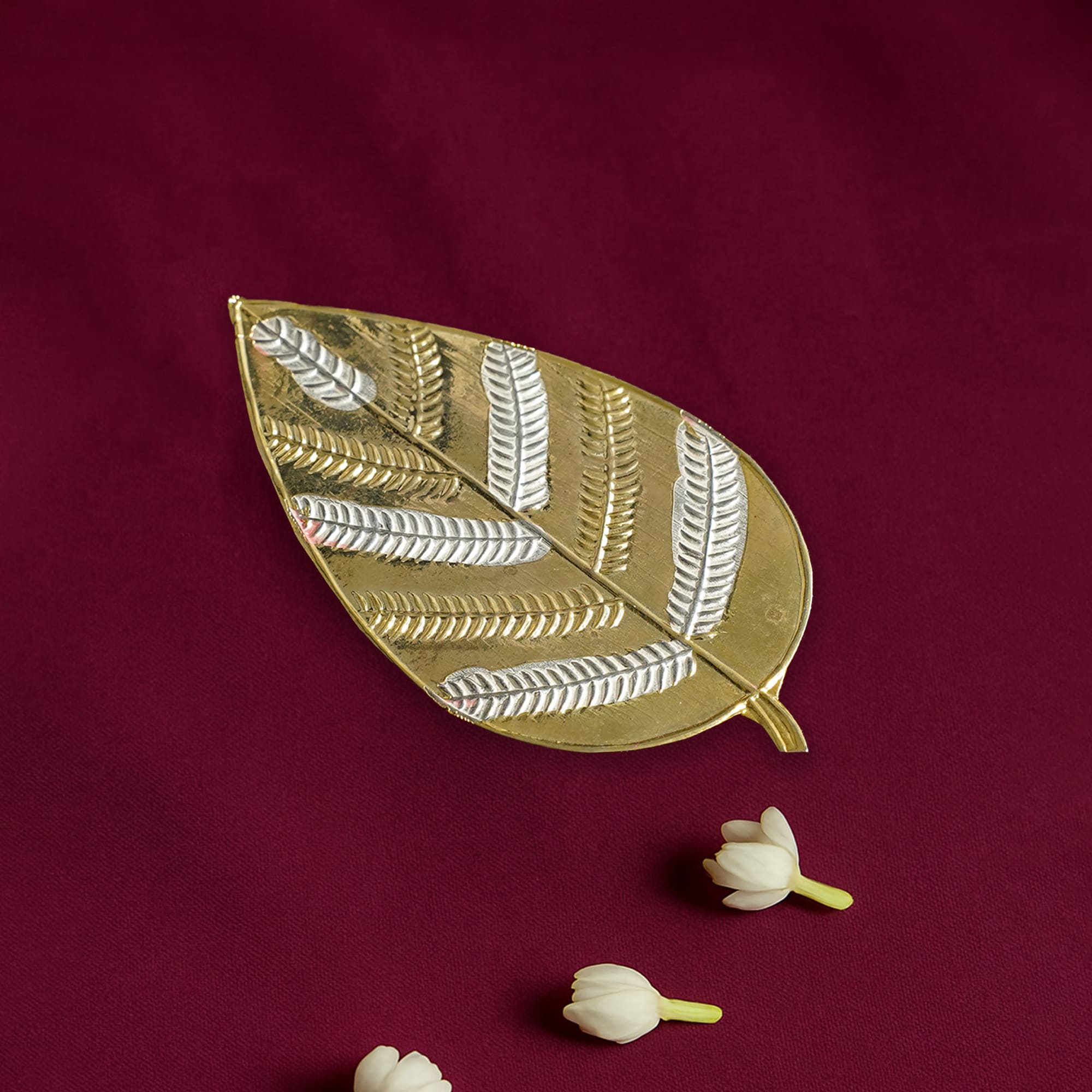 Elegant Golden-Silver Vidyach Paan Plate – Handcrafted Leaf Design