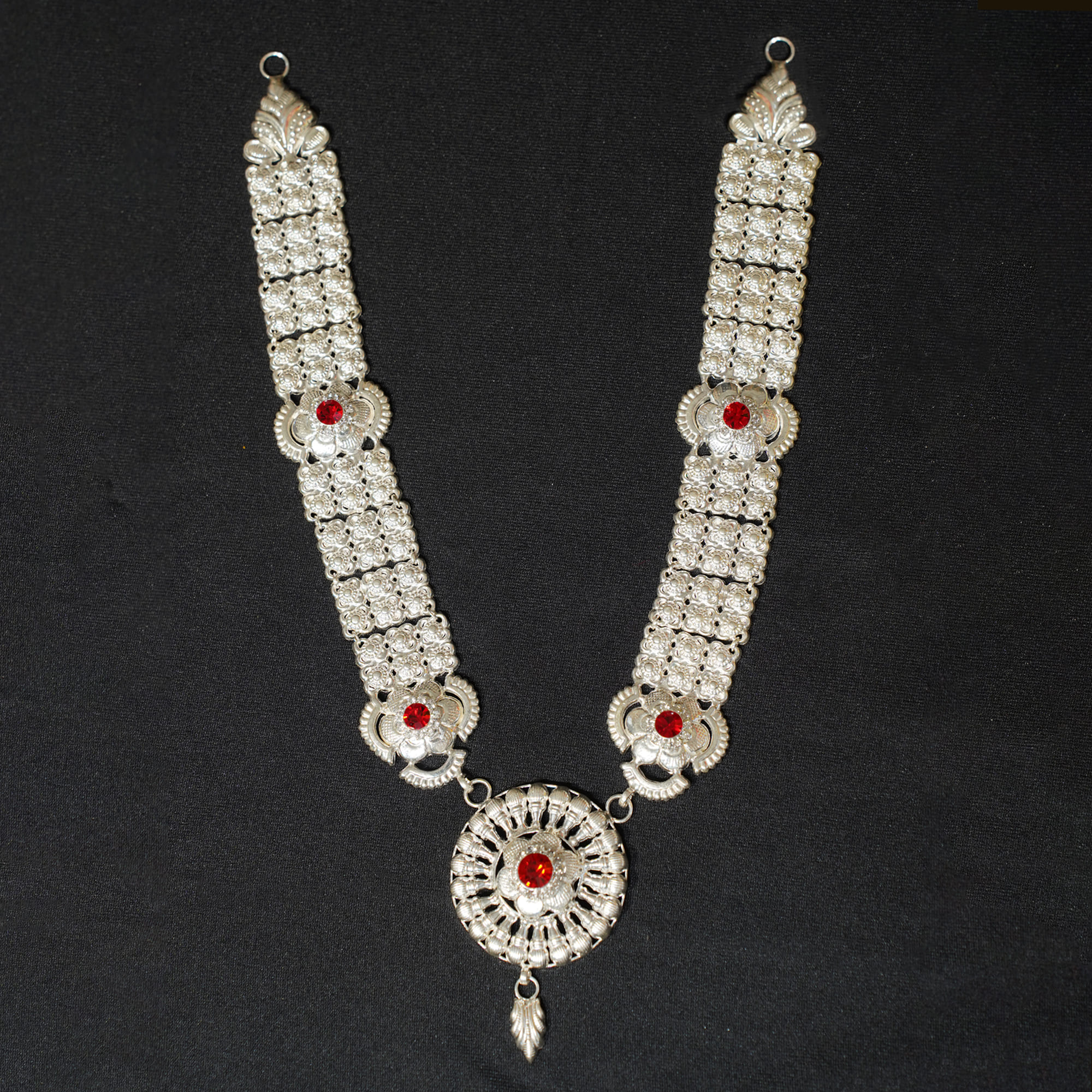 Elegant Silver Haar with Red Stone Accents – 10 Inch